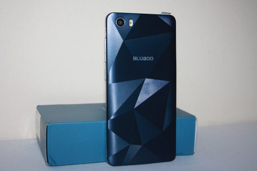 Parte de trás do smartphone Bluboo Picasso 